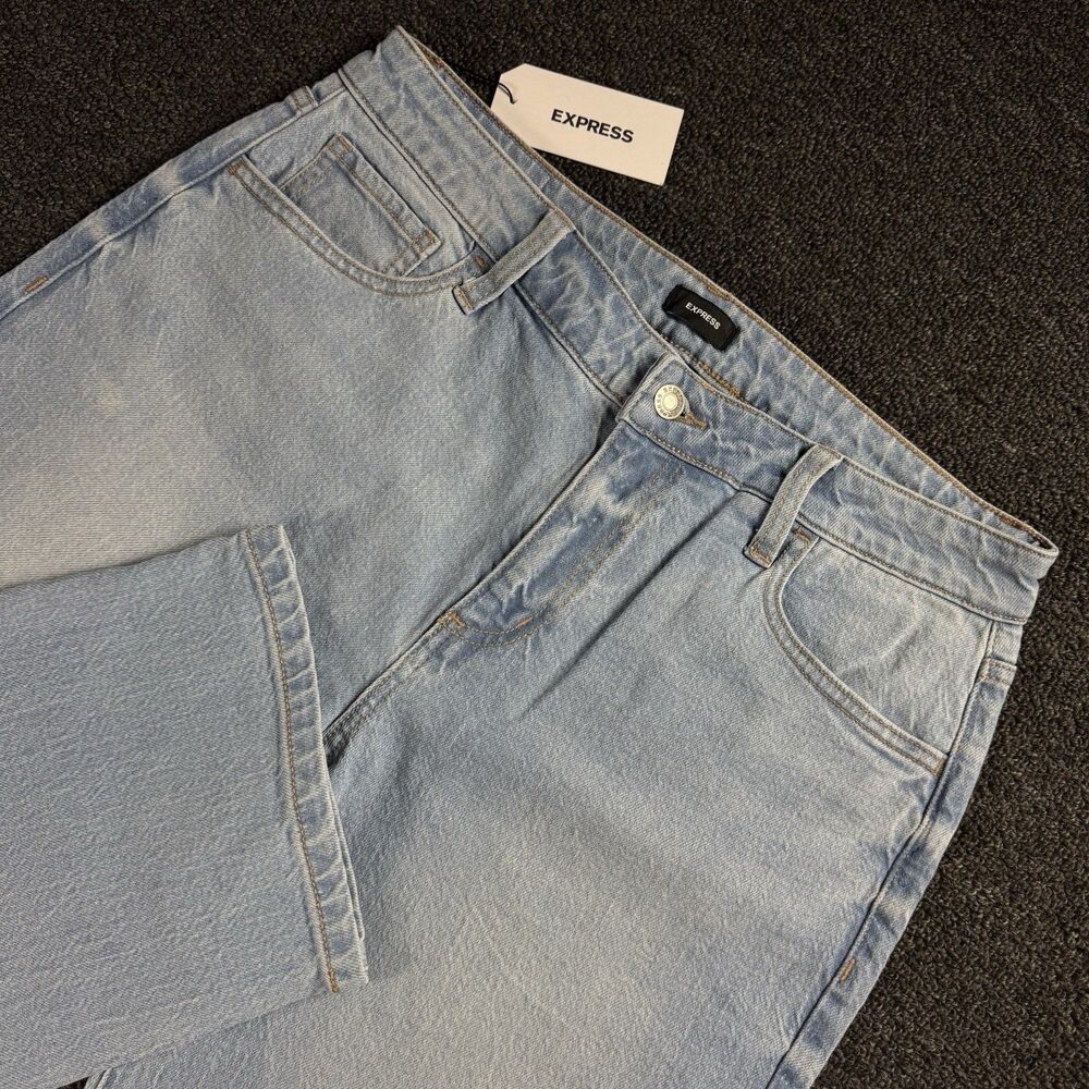 Express Women's Size 8 Regular Fit High Rise Straight Leg Ankle Jean Light Wash